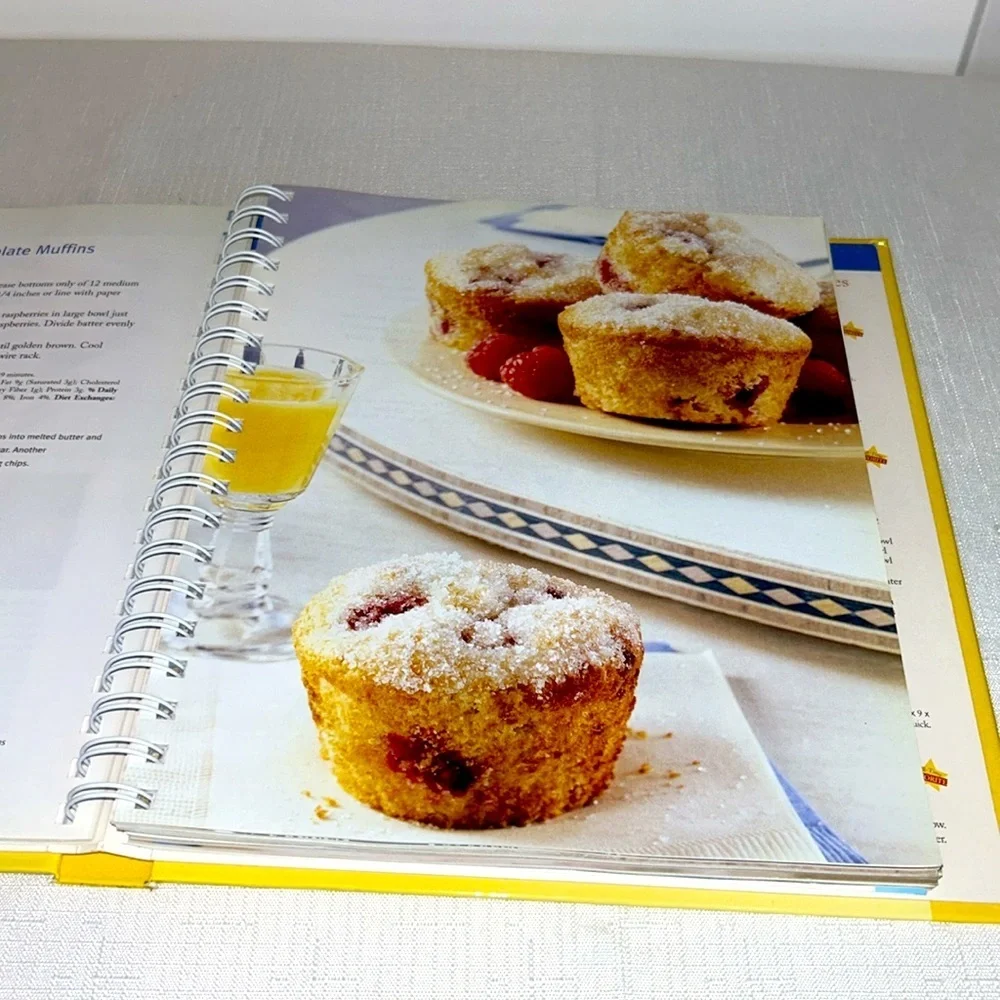 Betty Crocker’s Bisquick Cookbook Vintage ©️2000 First Edition, Great Condition